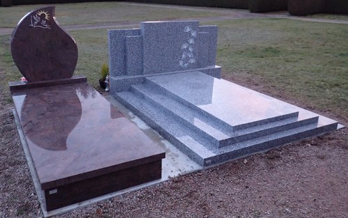 Monuments funéraire granit Marbrerie Graniterie RIGHINI