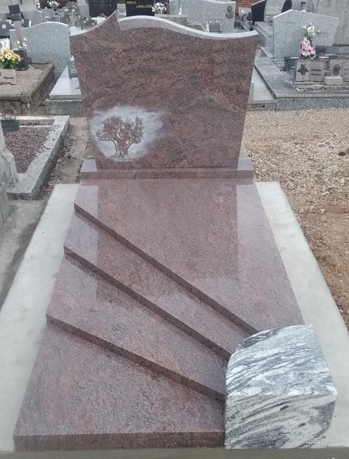 Monument funéraire en granit Corcovado